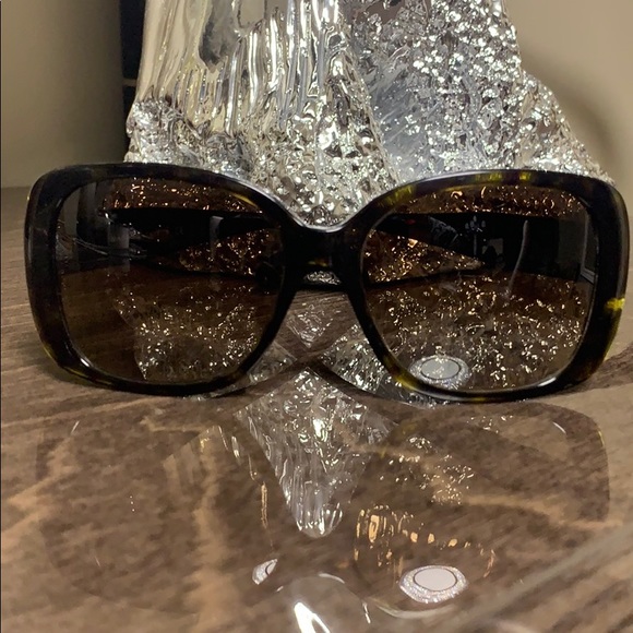 CHANEL Tortoise Shell CC Turnlock Sunglasses - Picture 2 of 16